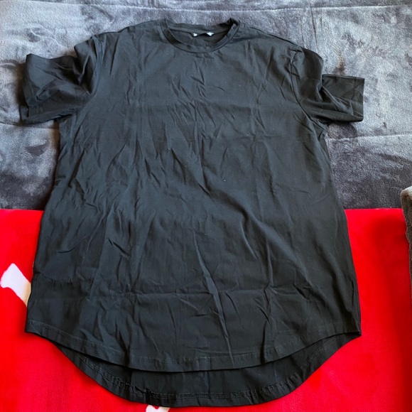 T-shirt with curved bottom - Picture 2 of 2